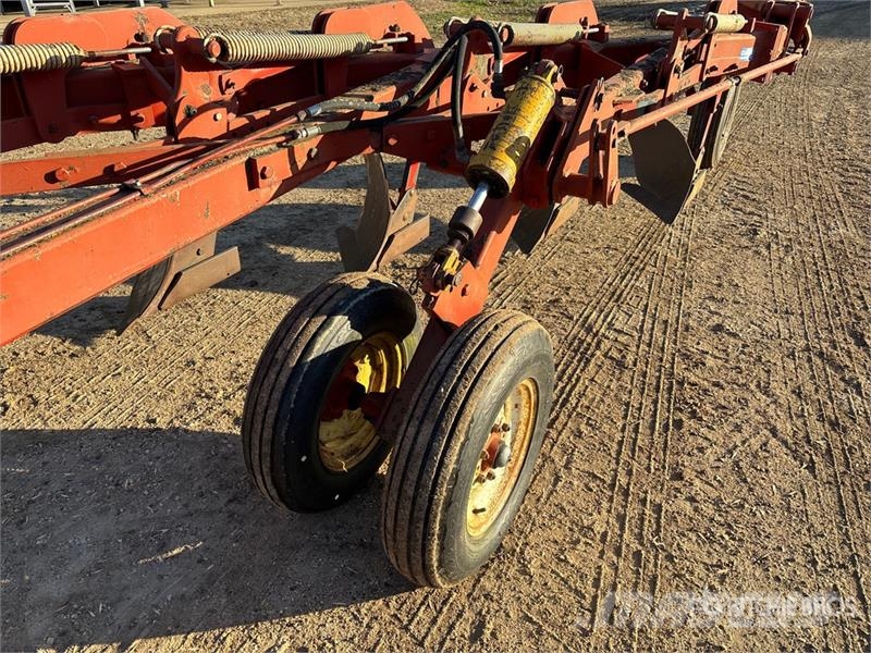 Melroe 903 10 in 6 Bottom Breaking Plow Arados