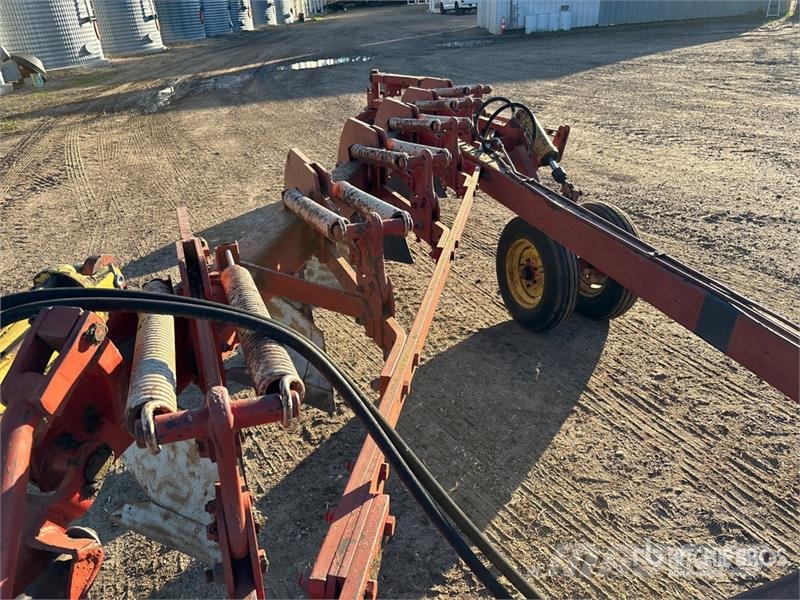 Melroe 903 10 in 6 Bottom Breaking Plow Arados