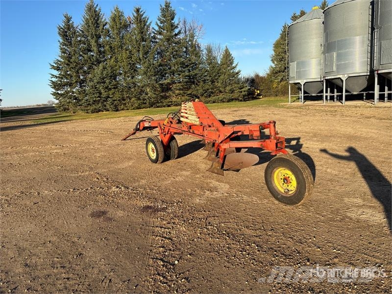 Melroe 903 10 in 6 Bottom Breaking Plow Arados