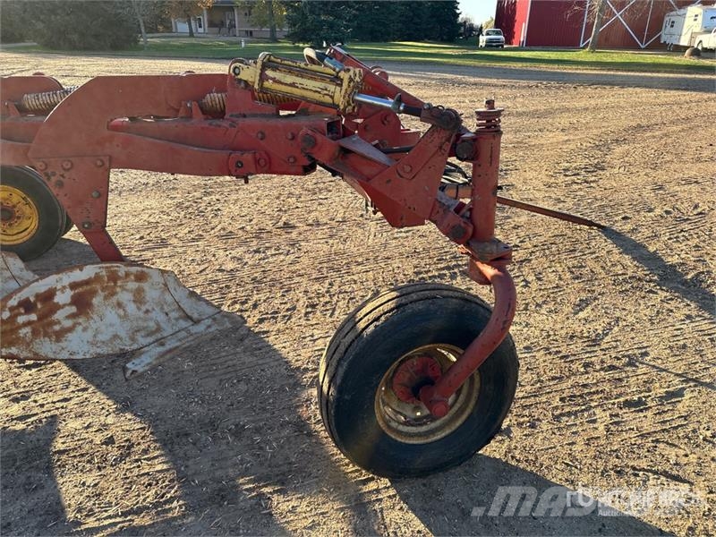 Melroe 903 10 in 6 Bottom Breaking Plow Arados