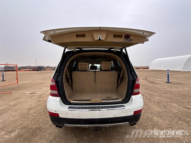 Mercedes-Benz GL550 AWD SUV سيارات