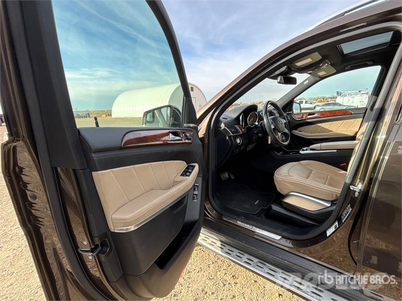 Mercedes-Benz GL550 AWD SUV Personbiler
