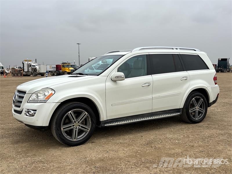Mercedes-Benz GL550 AWD SUV سيارات