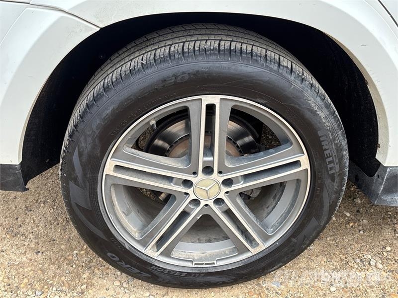 Mercedes-Benz GL550 AWD SUV سيارات