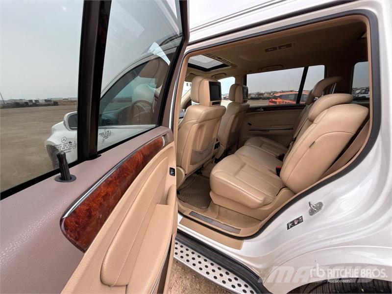 Mercedes-Benz GL550 AWD SUV سيارات
