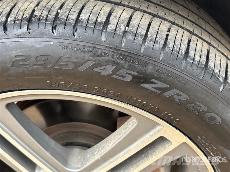 Mercedes-Benz GL550 AWD SUV سيارات