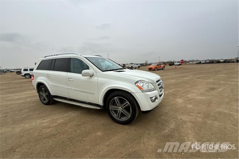 Mercedes-Benz GL550 AWD SUV سيارات