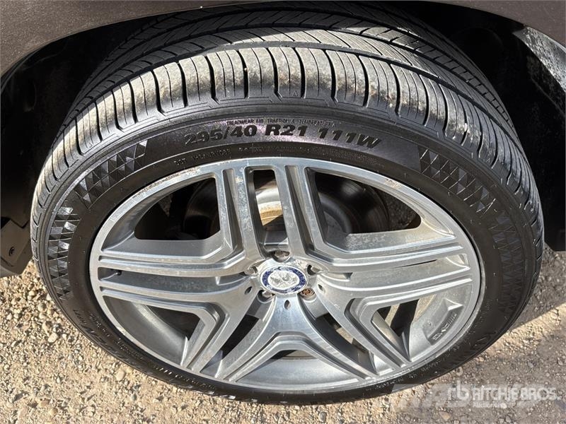 Mercedes-Benz GL550 AWD SUV Personbiler