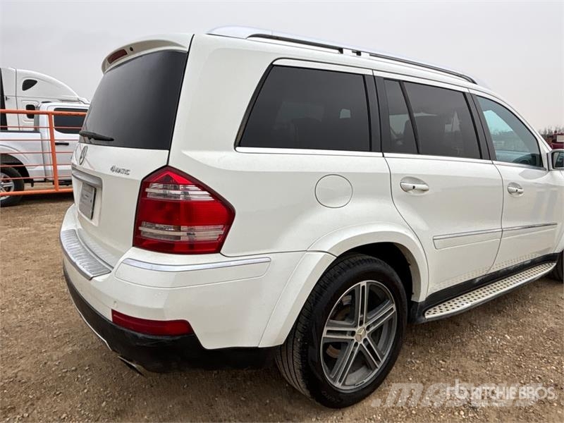 Mercedes-Benz GL550 AWD SUV سيارات