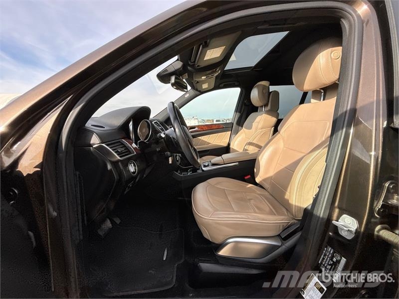 Mercedes-Benz GL550 AWD SUV Personbiler