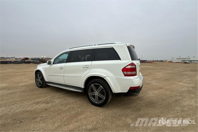 Mercedes-Benz GL550 AWD SUV سيارات