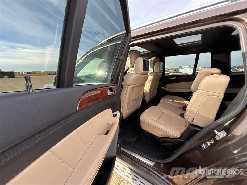 Mercedes-Benz GL550 AWD SUV Personbiler