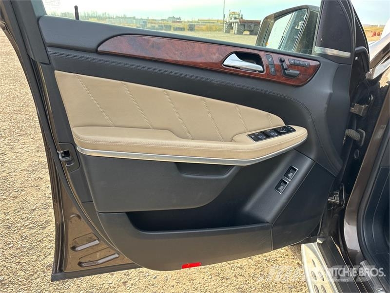 Mercedes-Benz GL550 AWD SUV Personbiler