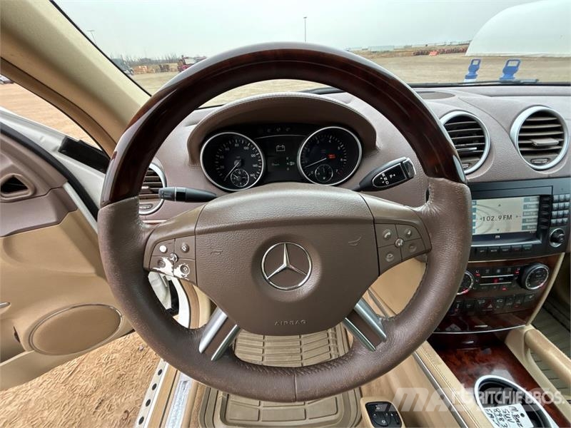 Mercedes-Benz GL550 AWD SUV سيارات