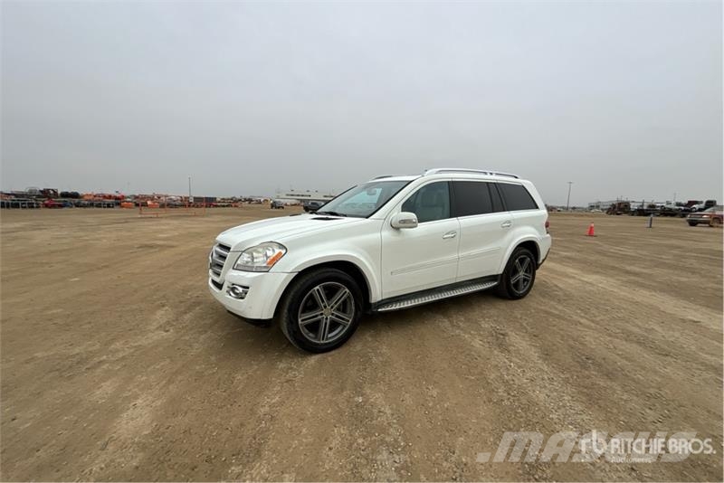 Mercedes-Benz GL550 AWD SUV سيارات