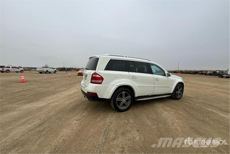 Mercedes-Benz GL550 AWD SUV سيارات
