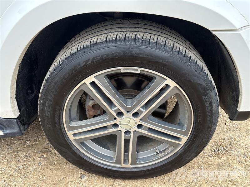 Mercedes-Benz GL550 AWD SUV سيارات