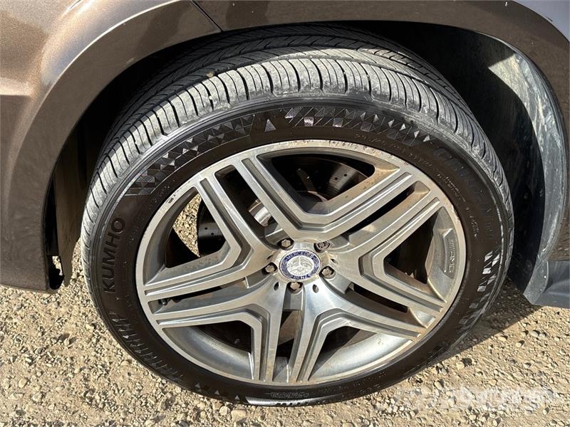 Mercedes-Benz GL550 AWD SUV Personbiler