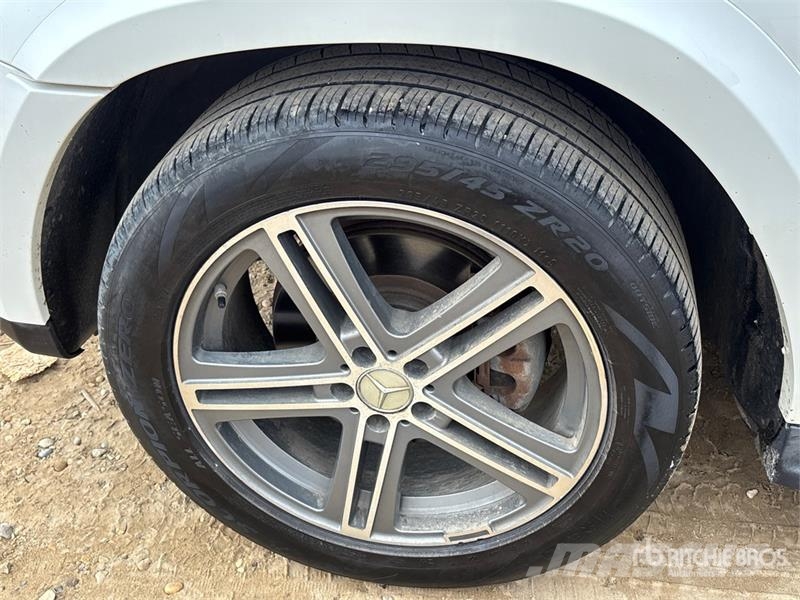 Mercedes-Benz GL550 AWD SUV سيارات