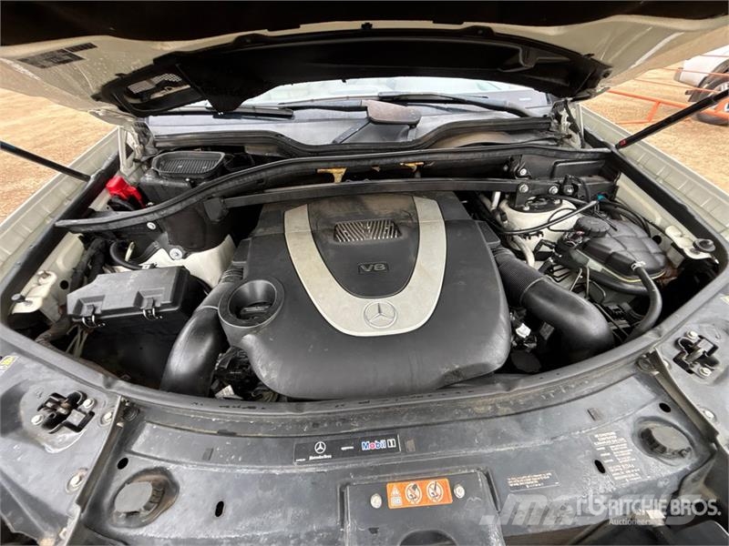 Mercedes-Benz GL550 AWD SUV سيارات