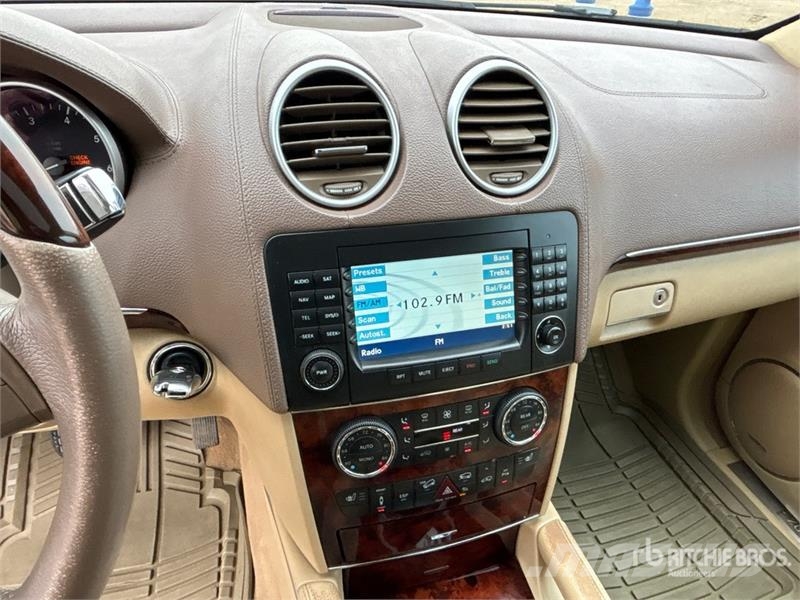 Mercedes-Benz GL550 AWD SUV سيارات