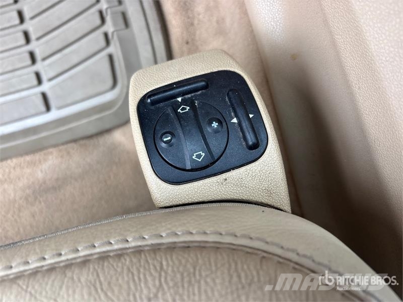 Mercedes-Benz GL550 AWD SUV سيارات