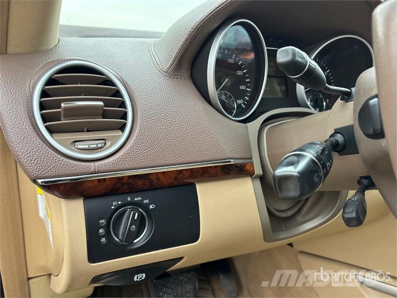 Mercedes-Benz GL550 AWD SUV سيارات