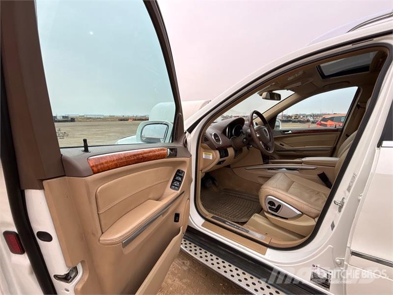 Mercedes-Benz GL550 AWD SUV سيارات