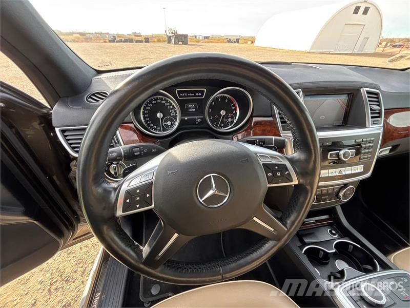 Mercedes-Benz GL550 AWD SUV Personbiler