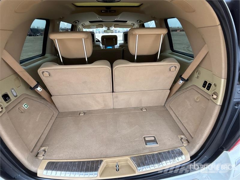 Mercedes-Benz GL550 AWD SUV سيارات