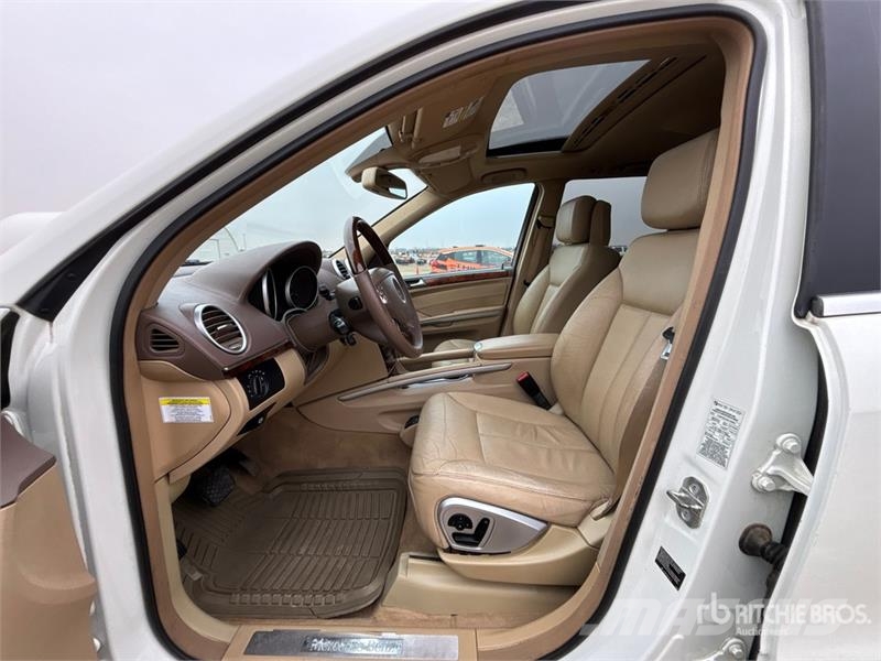Mercedes-Benz GL550 AWD SUV سيارات