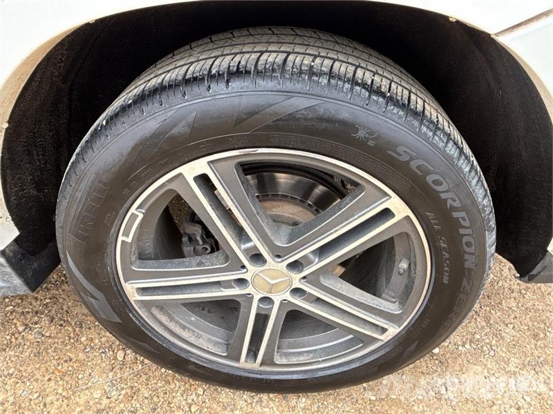 Mercedes-Benz GL550 AWD SUV سيارات