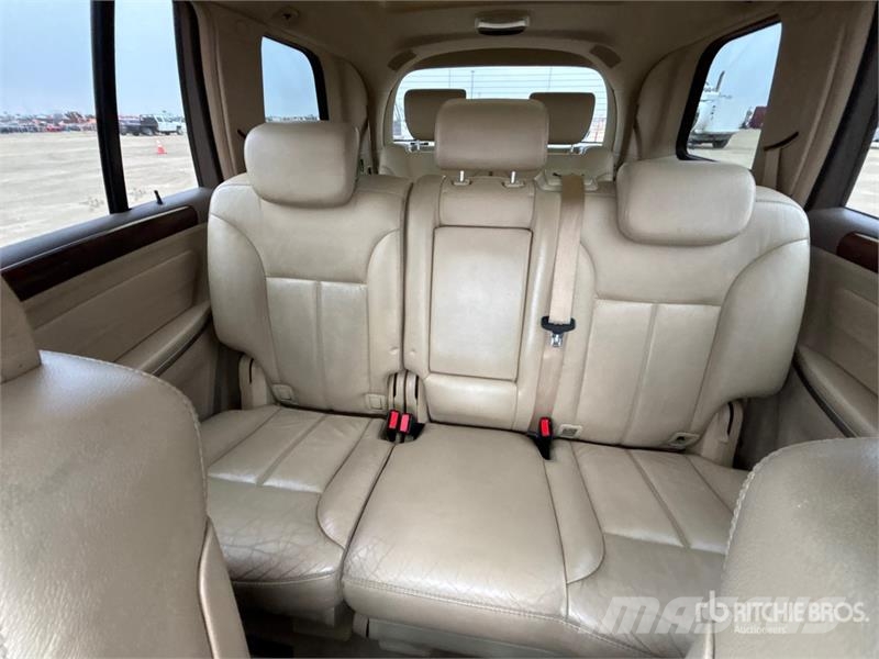 Mercedes-Benz GL550 AWD SUV سيارات