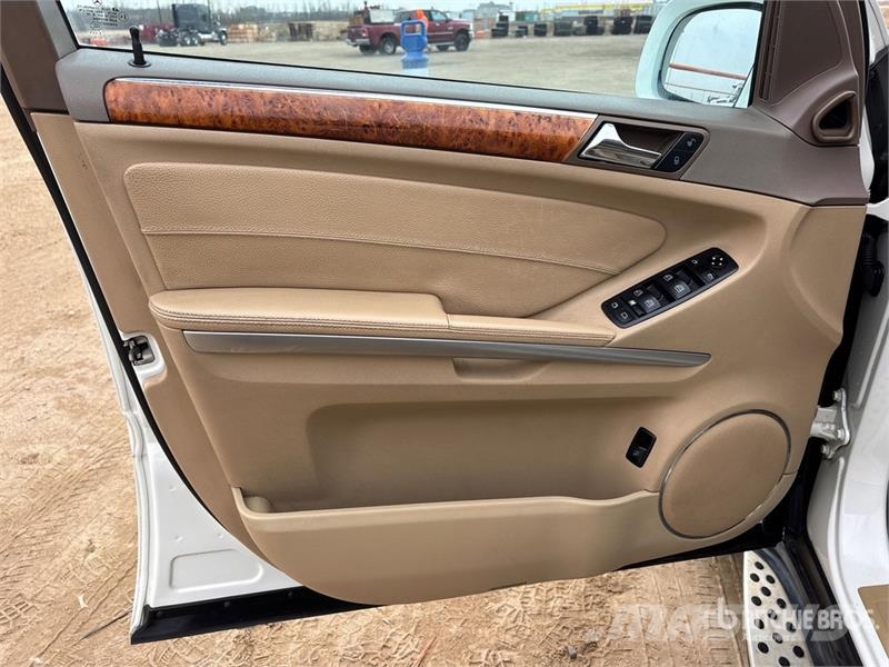 Mercedes-Benz GL550 AWD SUV سيارات