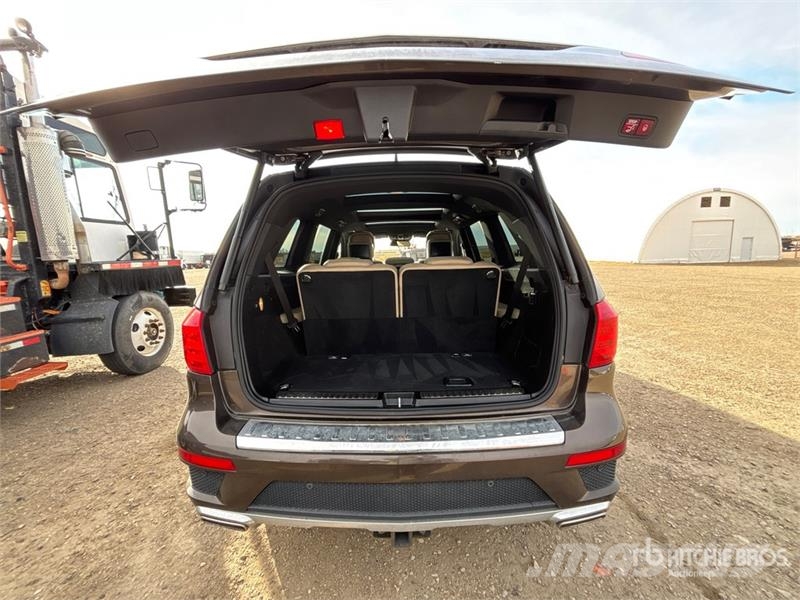 Mercedes-Benz GL550 AWD SUV Personbiler