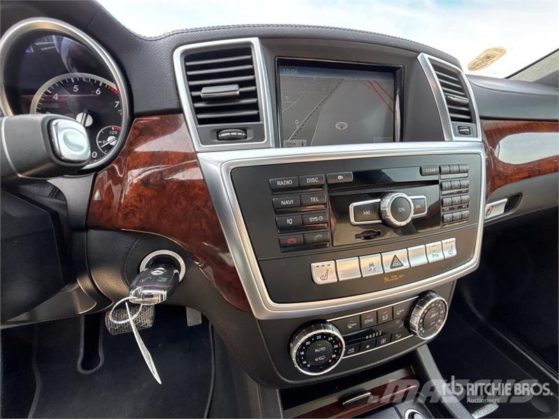 Mercedes-Benz GL550 AWD SUV Personbiler