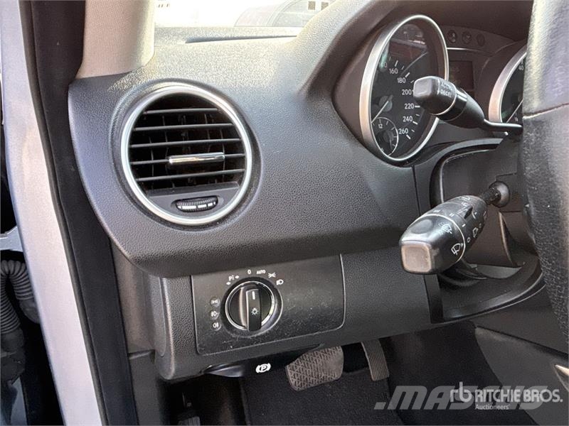 Mercedes-Benz ML 350 AWD SUV Automobili