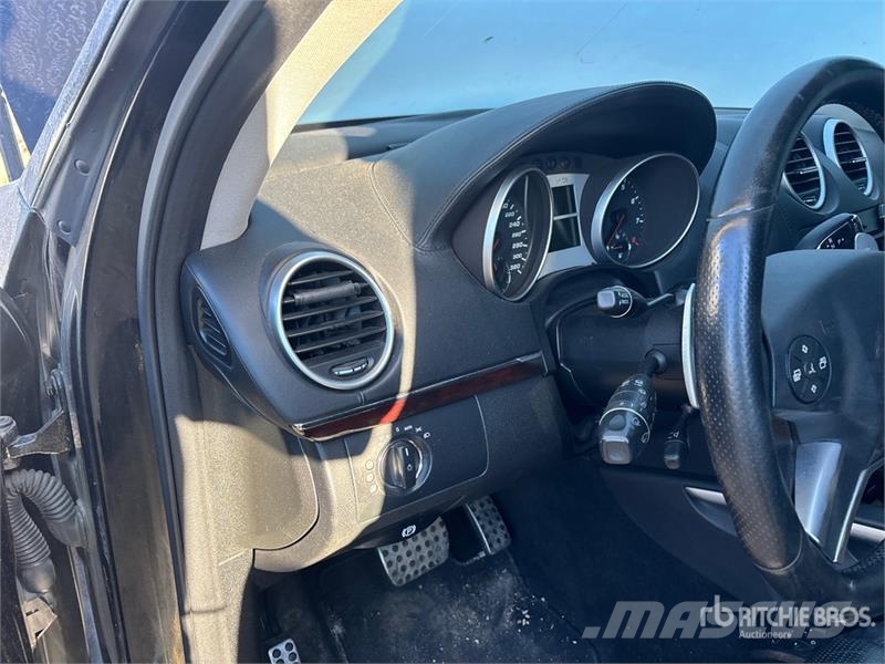 Mercedes-Benz ML 350 AMG AWD SUV 汽车