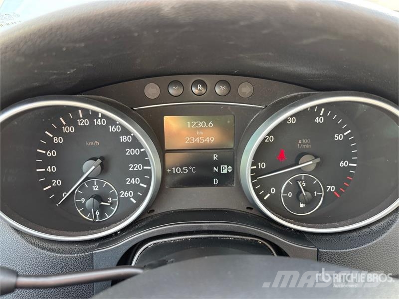 Mercedes-Benz ML 350 AWD SUV Automobili