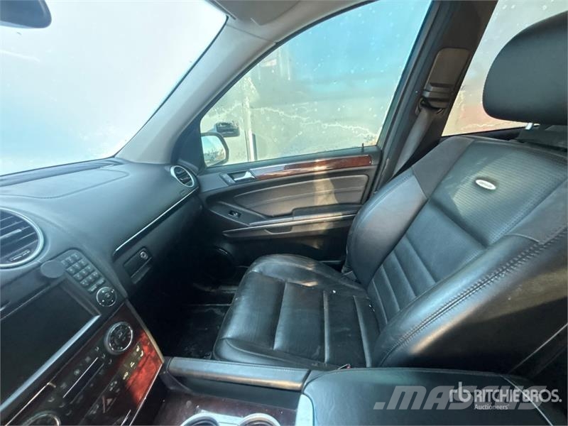Mercedes-Benz ML 350 AMG AWD SUV 汽车