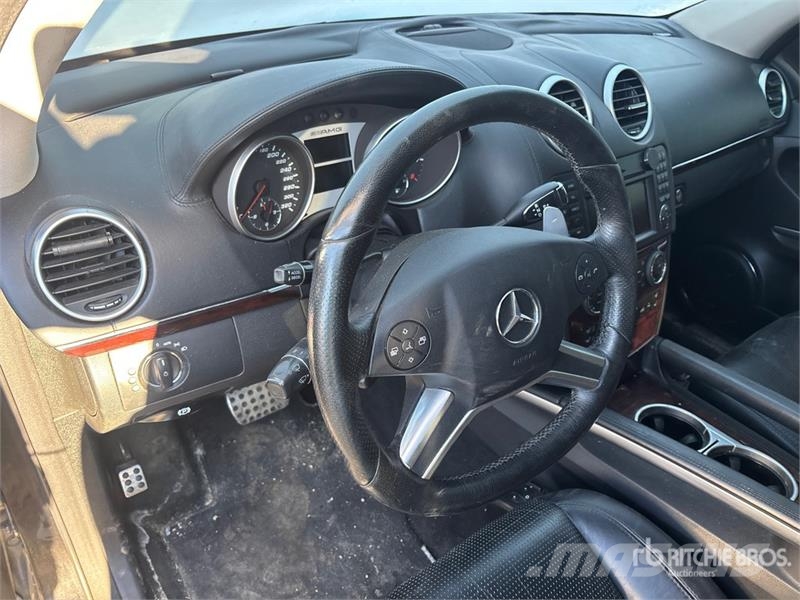 Mercedes-Benz ML 350 AMG AWD SUV 汽车