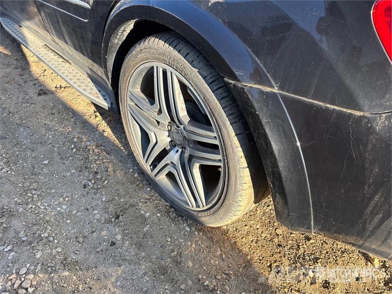 Mercedes-Benz ML 350 AMG AWD SUV 汽车