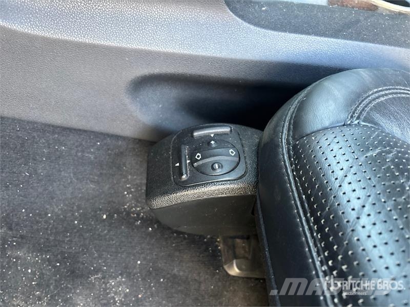 Mercedes-Benz ML 350 AMG AWD SUV 汽车