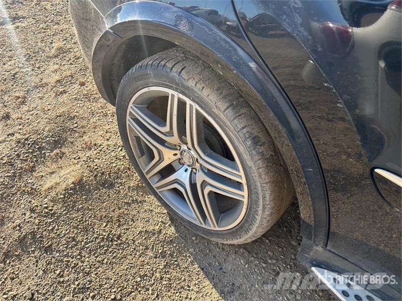 Mercedes-Benz ML 350 AMG AWD SUV 汽车