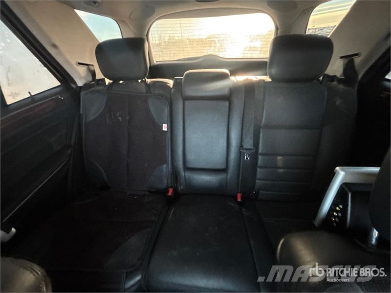 Mercedes-Benz ML 350 AMG AWD SUV 汽车