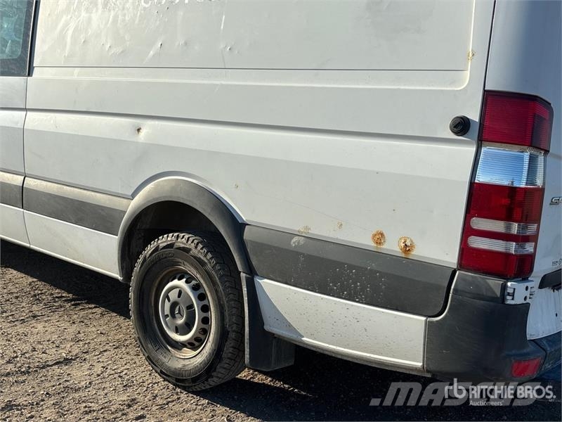 Mercedes-Benz SPRINTER 2500 Cargo Van Gesloten bedrijfswagens