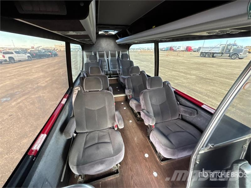 Mercedes-Benz Sprinter 10 Passenger Van Varebiler