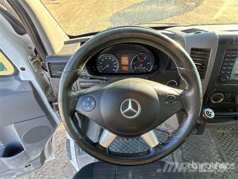 Mercedes-Benz SPRINTER 2500 Cargo Van Gesloten bedrijfswagens