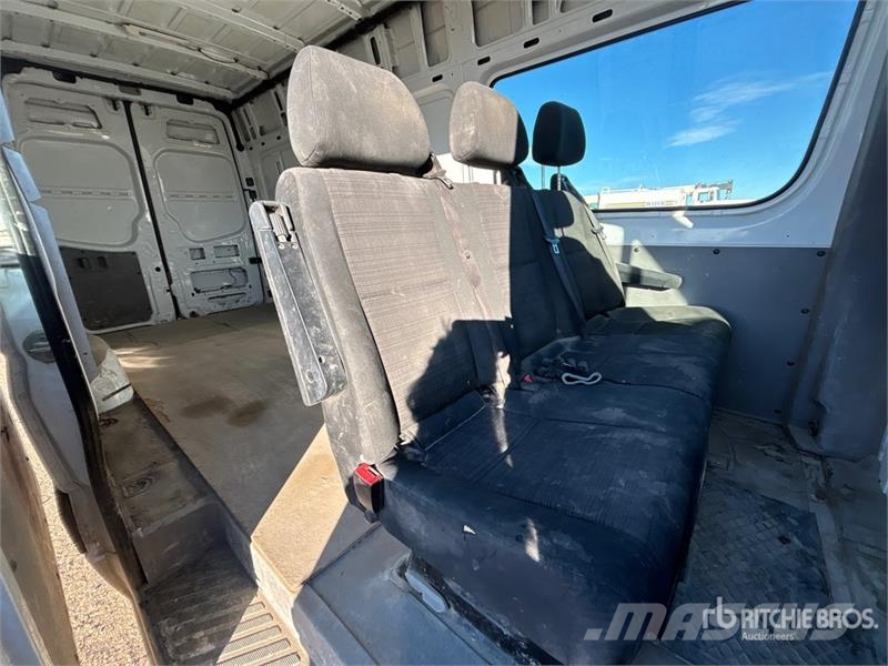 Mercedes-Benz SPRINTER 2500 Cargo Van Gesloten bedrijfswagens
