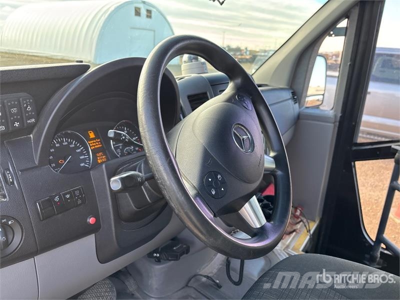 Mercedes-Benz Sprinter 10 Passenger Van Varebiler